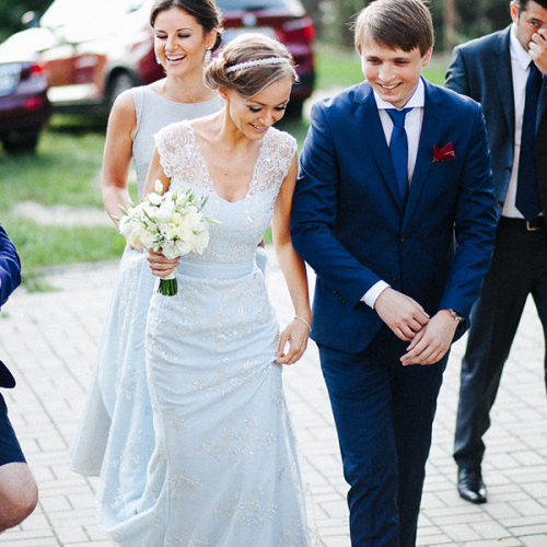 błękitna suknia ślubna